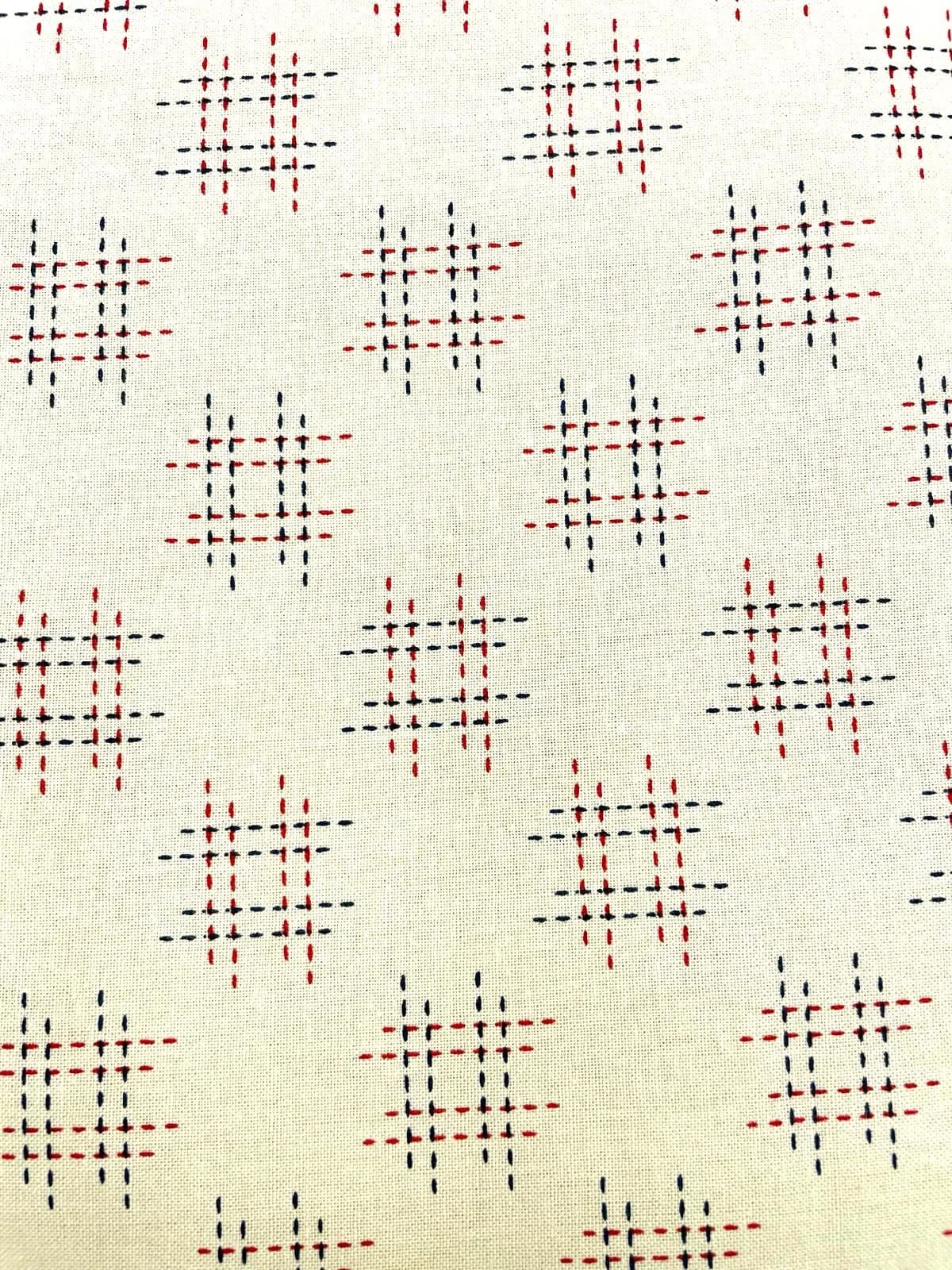 Tela algodón japonesa fondo beige motivos azules y rojos — imagen 1